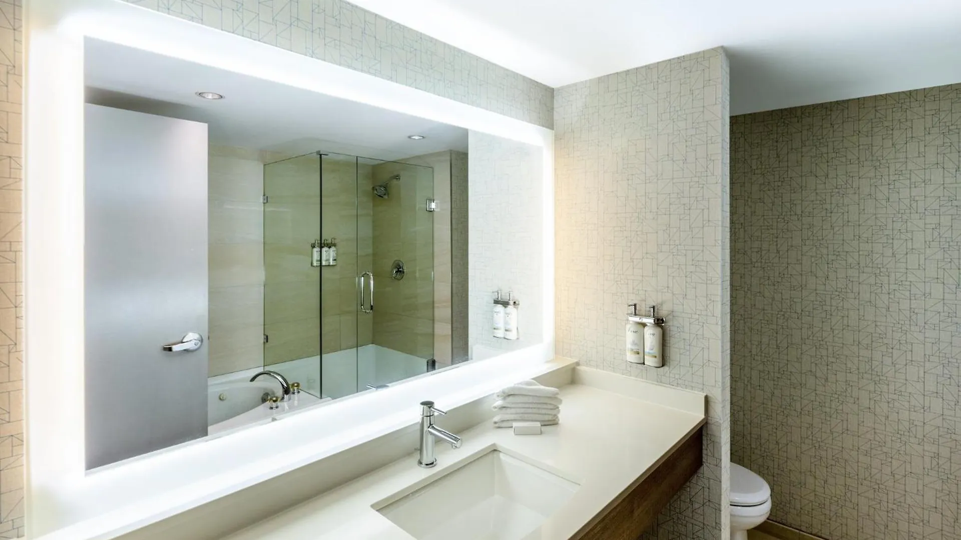 Holiday Inn Express Vancouver Airport-Richmond By Ihg Hotel